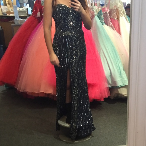 Prom/pageant gown - Picture 3 of 4